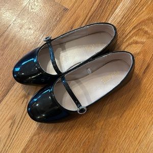 Girls size 12 black patent leather dress shoe